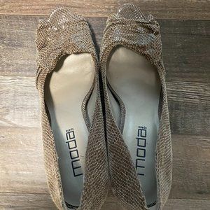 Moda Size 9 Brown Peep Toe Heels